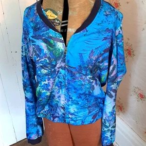 Hinge zipper front jacket